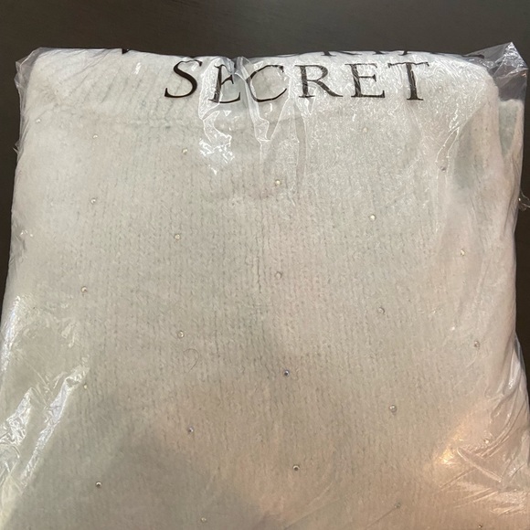 Victoria’s Secret Slouchy Embellished Fuzzy Pullover Sweater - Picture 8 of 9